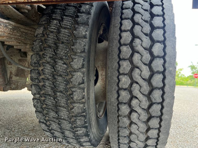 image for item DS3108 2011 Ford F550 Super Duty bucket truck