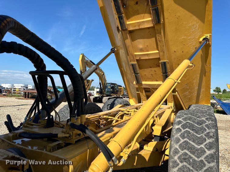 image for item DS4174 2005 Caterpillar 735 haul truck