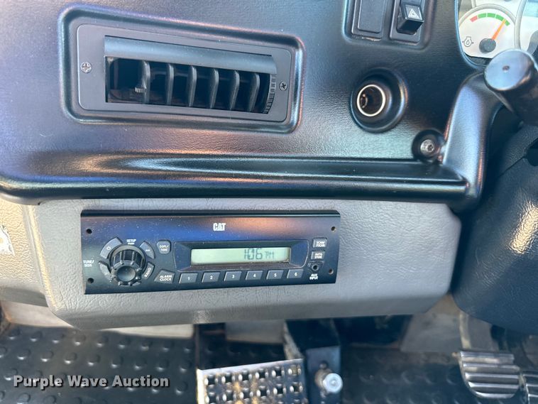 image for item DS4174 2005 Caterpillar 735 haul truck