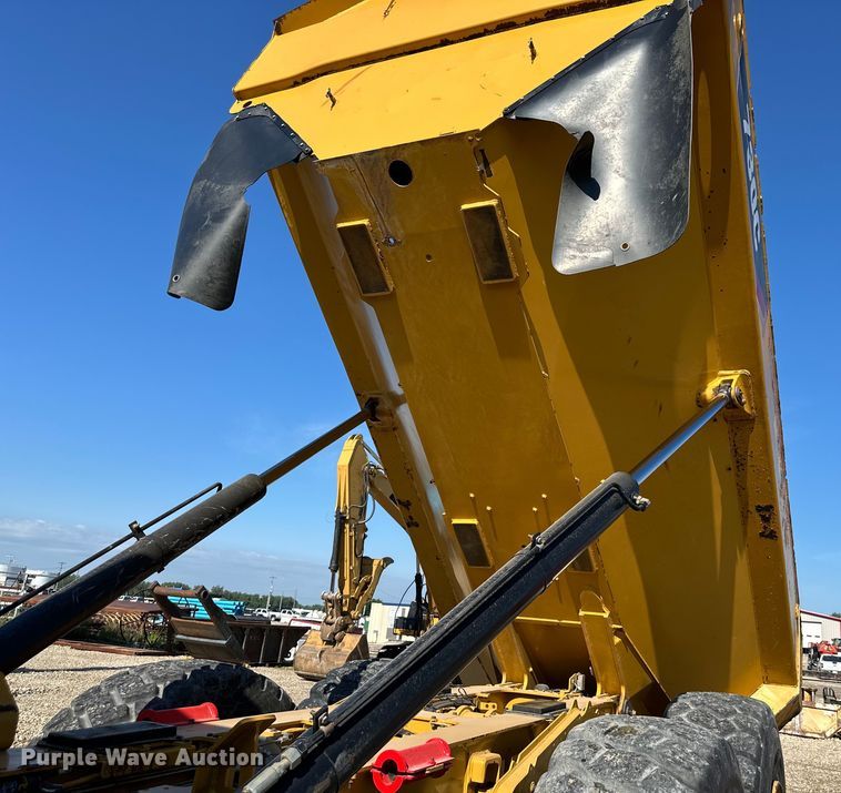 image for item DS4175 2015 Caterpillar 730C haul truck