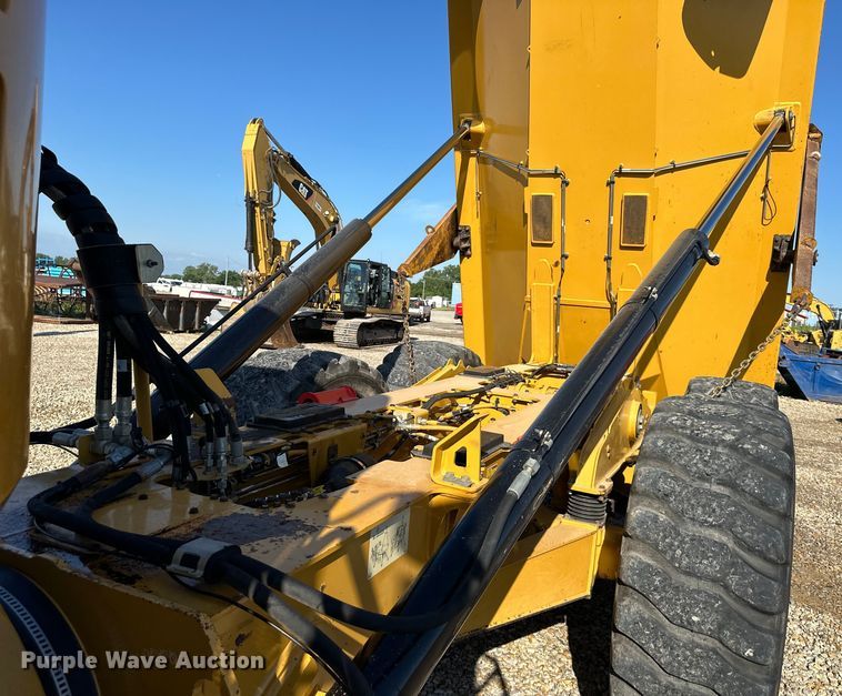 image for item DS4176 2016 Caterpillar 730C2 haul truck