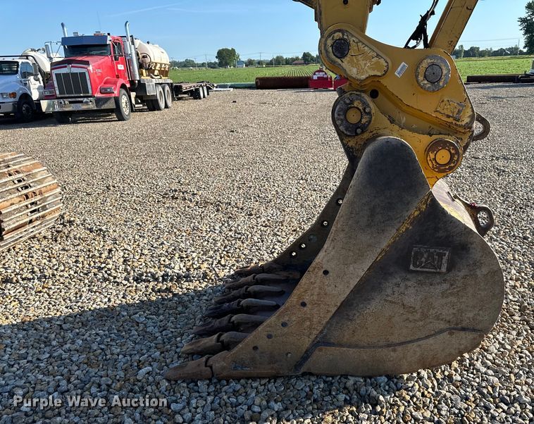 image for item DS4179 2018 Caterpillar  323 excavator