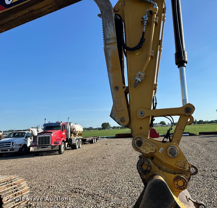 image for item DS4179 2018 Caterpillar  323 excavator