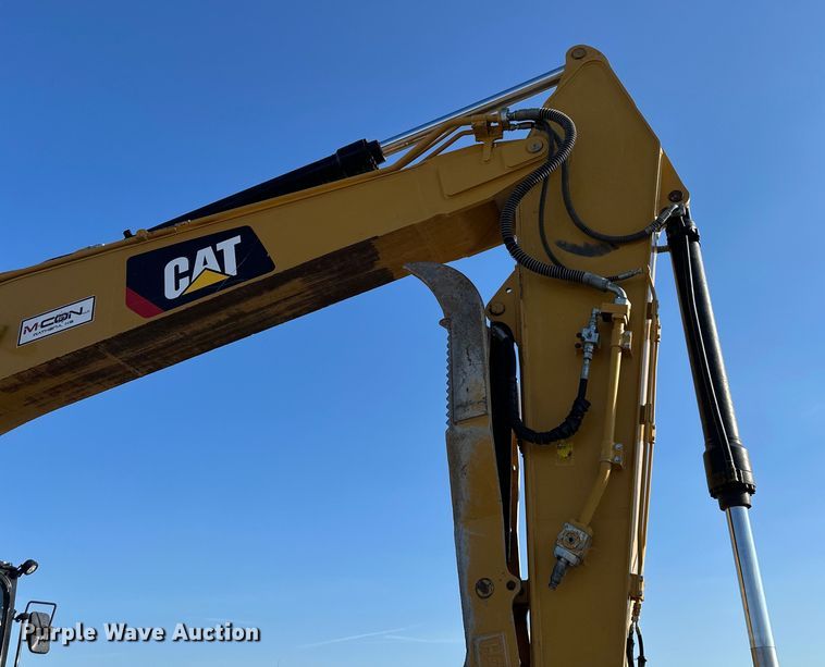 image for item DS4179 2018 Caterpillar  323 excavator