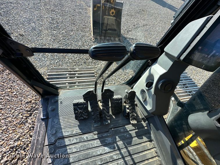 image for item DS4179 2018 Caterpillar  323 excavator