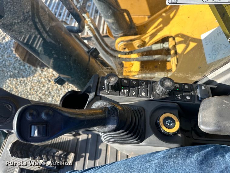 image for item DS4179 2018 Caterpillar  323 excavator