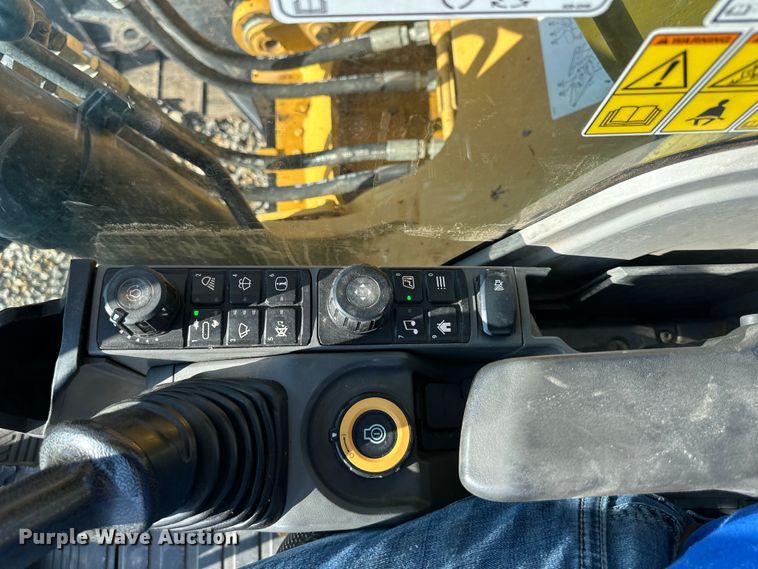 image for item DS4179 2018 Caterpillar  323 excavator