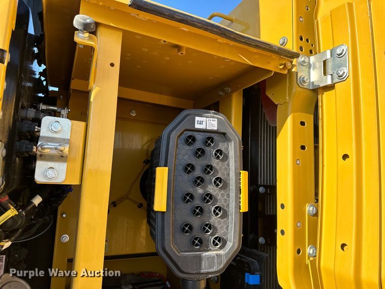 image for item DS4179 2018 Caterpillar  323 excavator