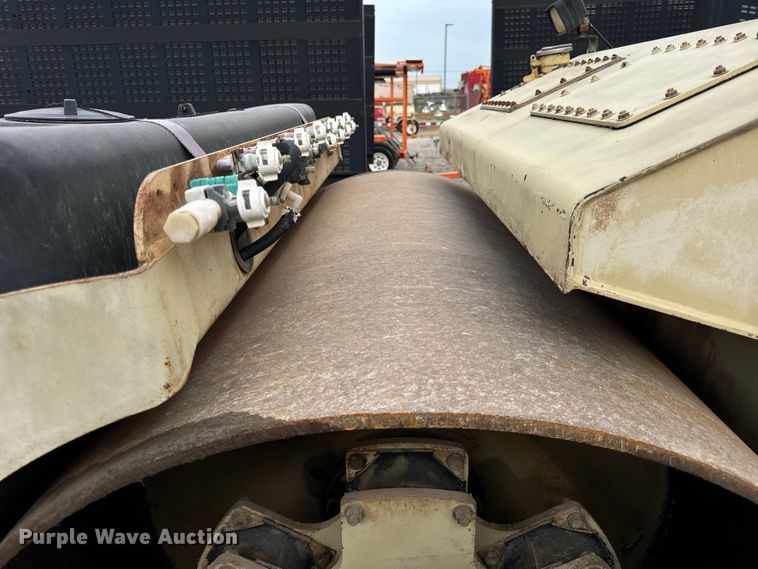 image for item DS5566 2000 Ingersoll Rand  DD 90HF  double drum vibratory roller