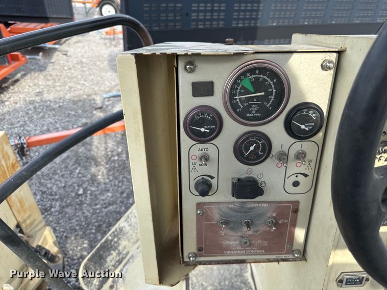 image for item DS5566 2000 Ingersoll Rand  DD 90HF  double drum vibratory roller