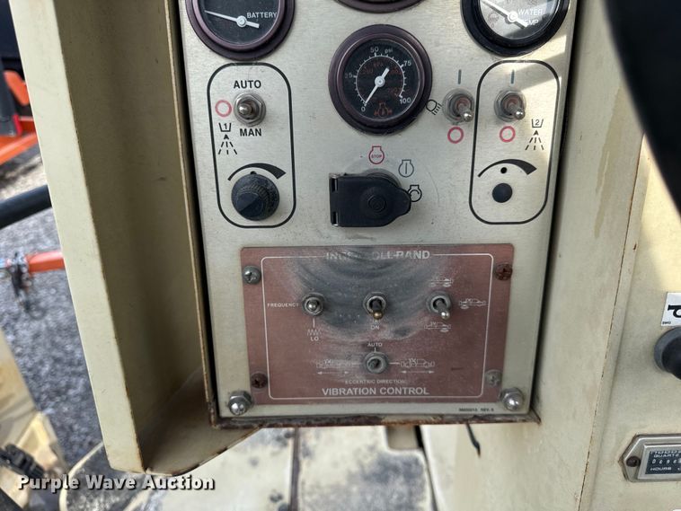 image for item DS5566 2000 Ingersoll Rand  DD 90HF  double drum vibratory roller