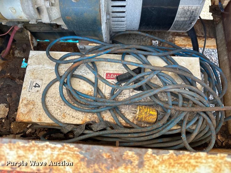 image for item DS5572 Coleman  MH4000RL light plant