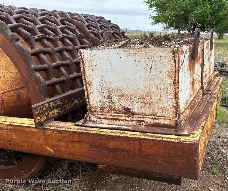 image for item DS6757 Hyster grid roller