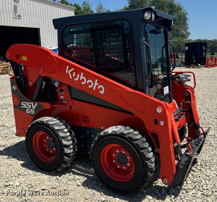 image for item DS7498 2022 Kubota  SSV65 skid steer loader