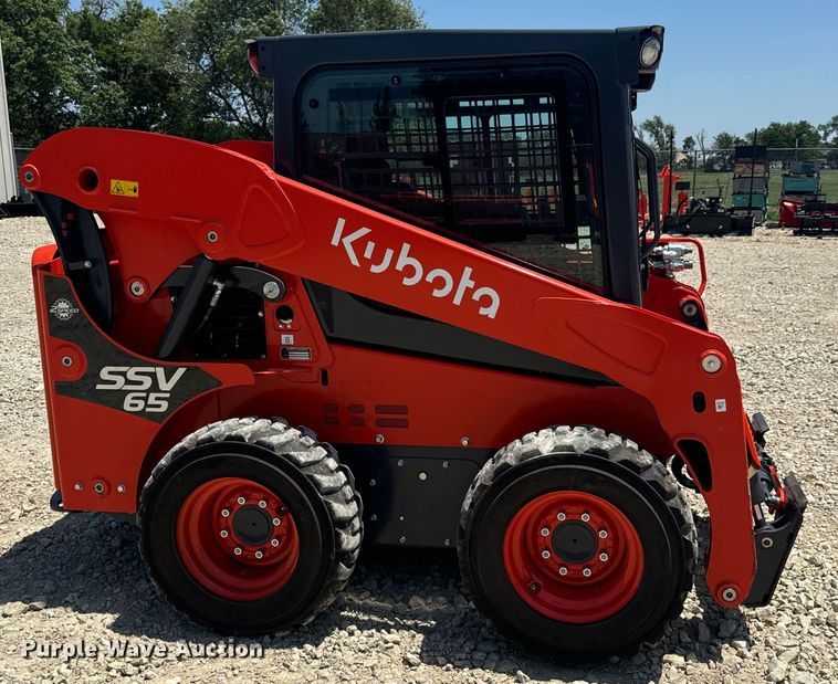 image for item DS7498 2022 Kubota  SSV65 skid steer loader