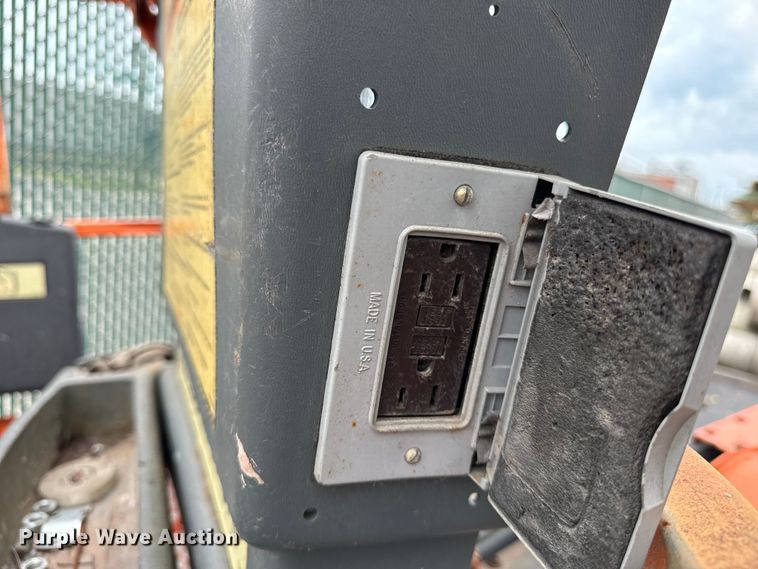 image for item DV5775 2003 JLG 450A series II boom lift