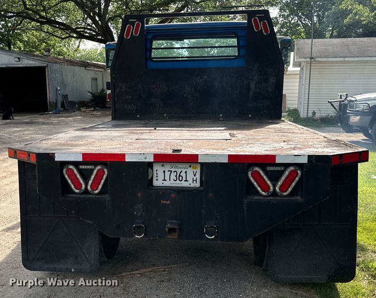 image for item DV5777 1990 International  4700 flatbed truck