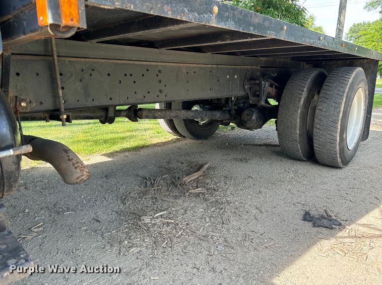 image for item DV5777 1990 International  4700 flatbed truck