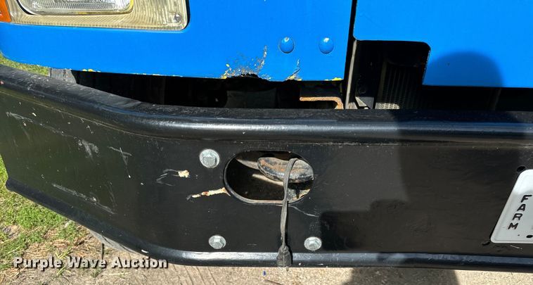 image for item DV5777 1990 International  4700 flatbed truck