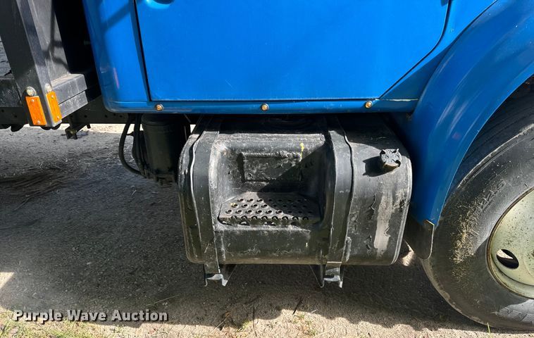 image for item DV5777 1990 International  4700 flatbed truck