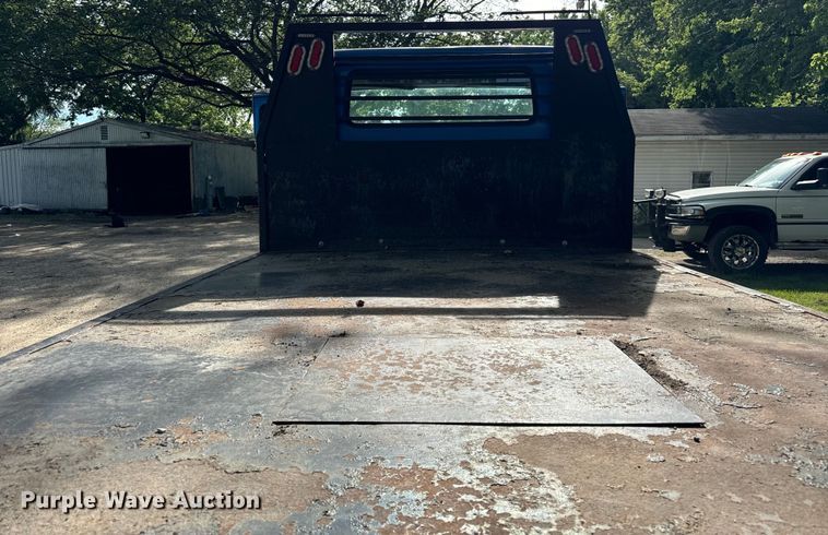 image for item DV5777 1990 International  4700 flatbed truck