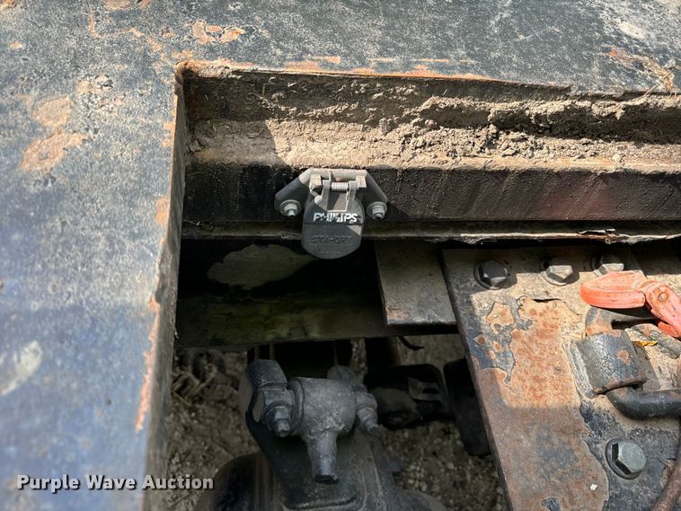 image for item DV5777 1990 International  4700 flatbed truck