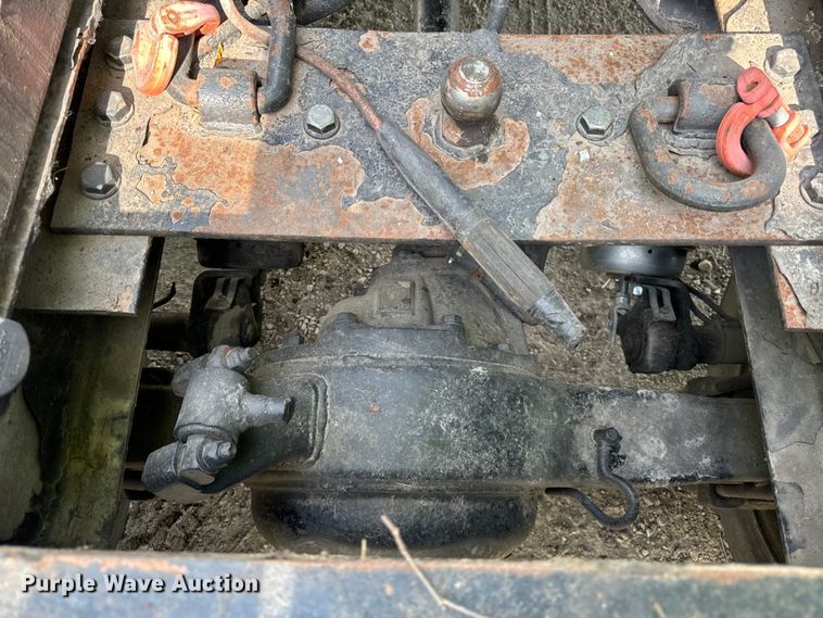 image for item DV5777 1990 International  4700 flatbed truck