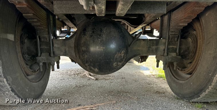 image for item DV5777 1990 International  4700 flatbed truck