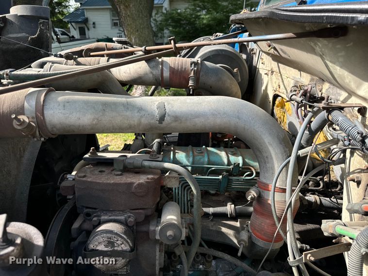 image for item DV5777 1990 International  4700 flatbed truck