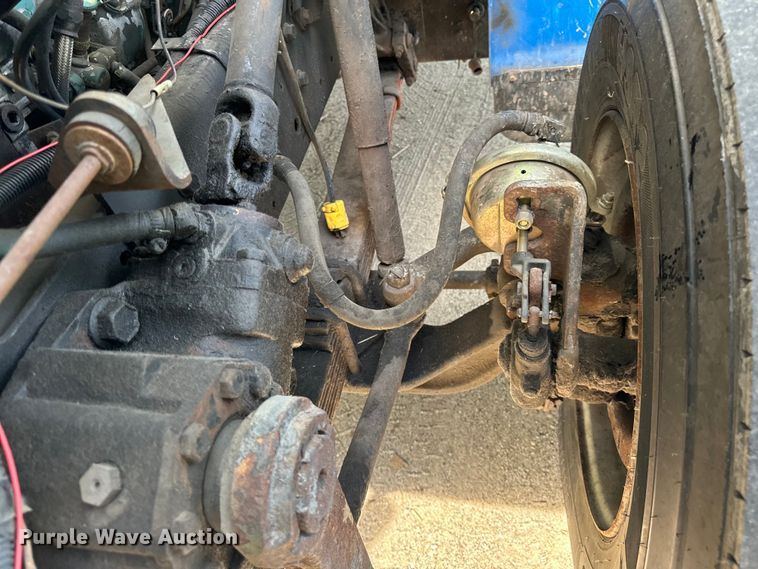 image for item DV5777 1990 International  4700 flatbed truck