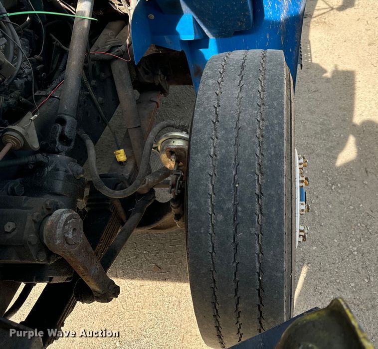 image for item DV5777 1990 International  4700 flatbed truck