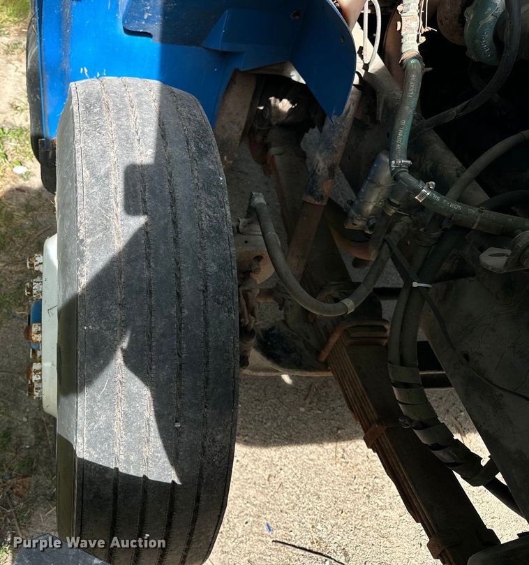 image for item DV5777 1990 International  4700 flatbed truck