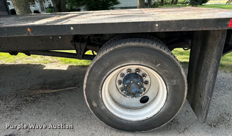 image for item DV5777 1990 International  4700 flatbed truck