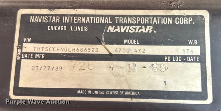 image for item DV5777 1990 International  4700 flatbed truck