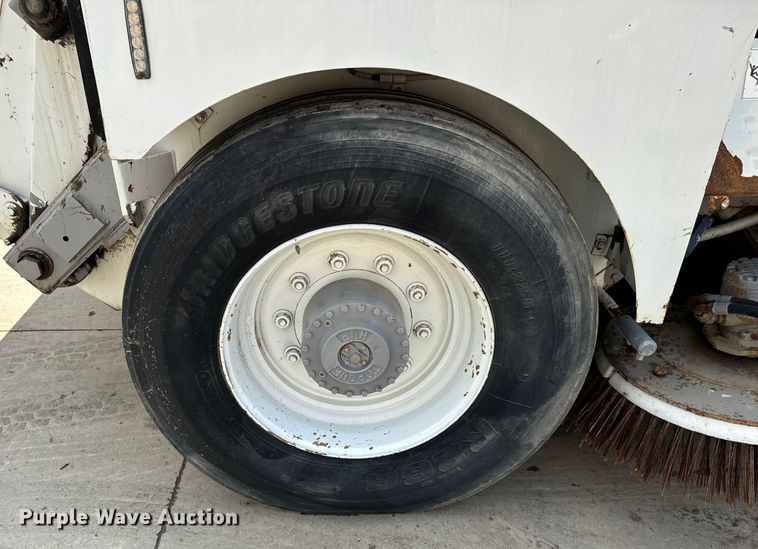 image for item DV5780 Elgin  Pelican  street sweeper