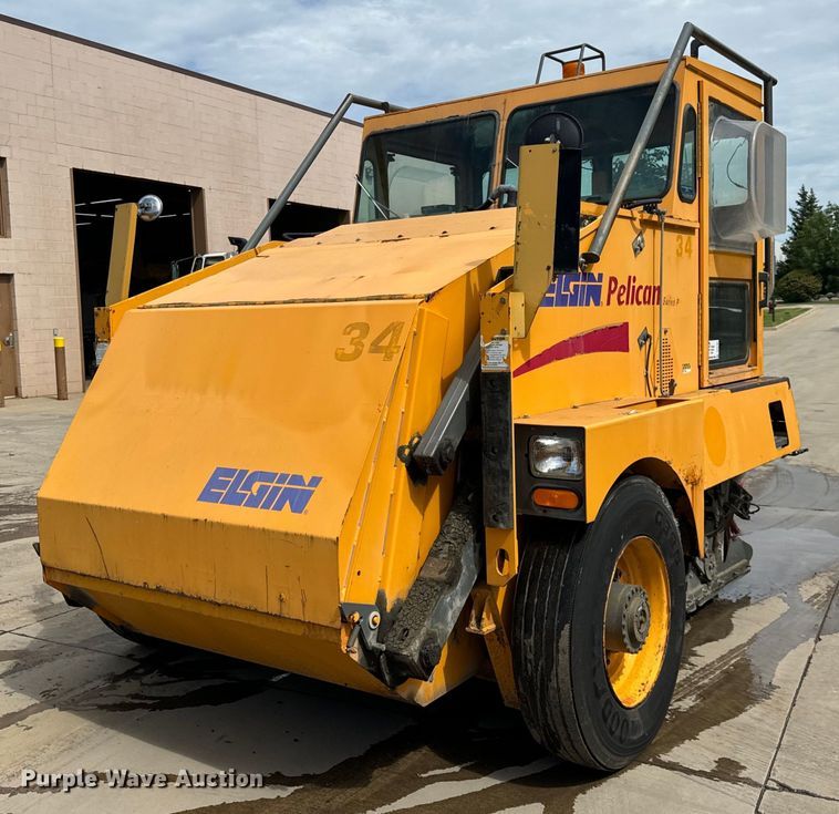 image for item DV5782 2000 Elgin  Pelican  street sweeper