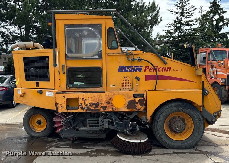 image for item DV5782 2000 Elgin  Pelican  street sweeper