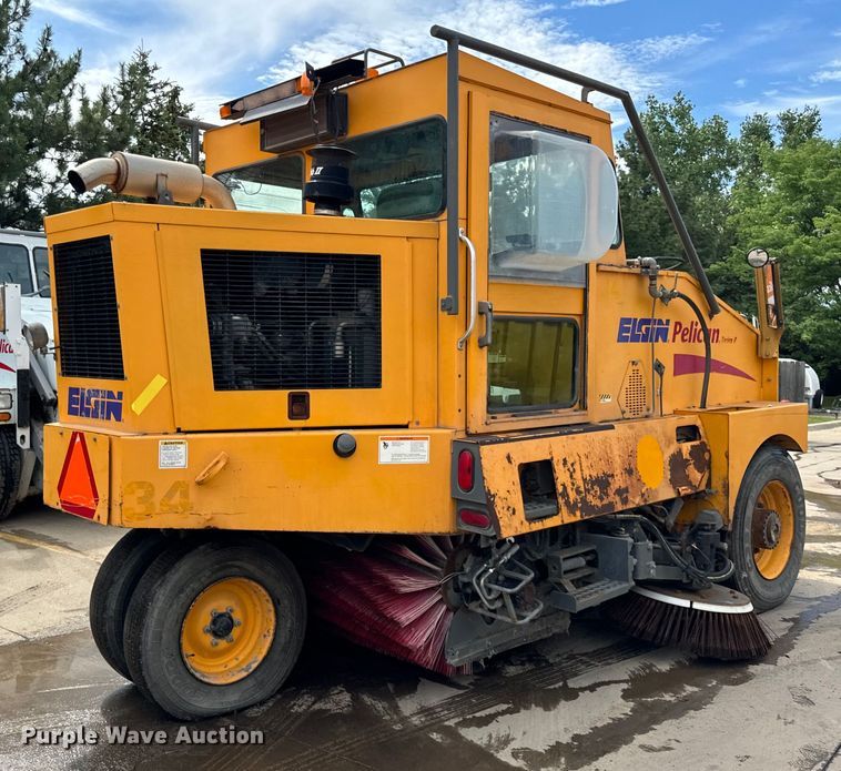 image for item DV5782 2000 Elgin  Pelican  street sweeper