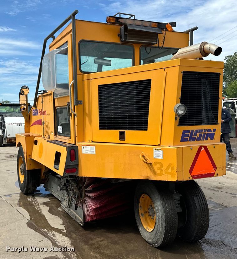 image for item DV5782 2000 Elgin  Pelican  street sweeper