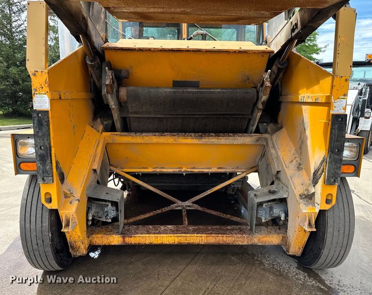 image for item DV5782 2000 Elgin  Pelican  street sweeper