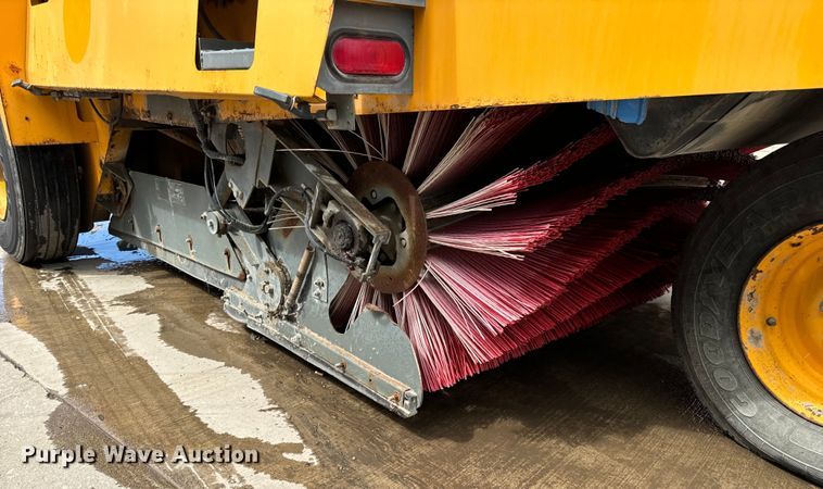 image for item DV5782 2000 Elgin  Pelican  street sweeper
