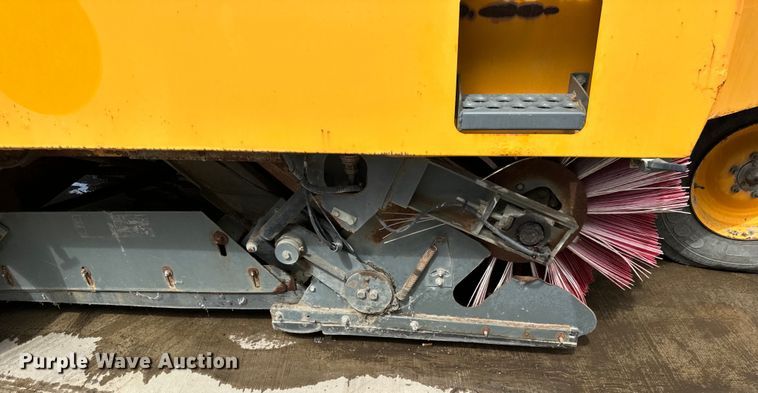 image for item DV5782 2000 Elgin  Pelican  street sweeper