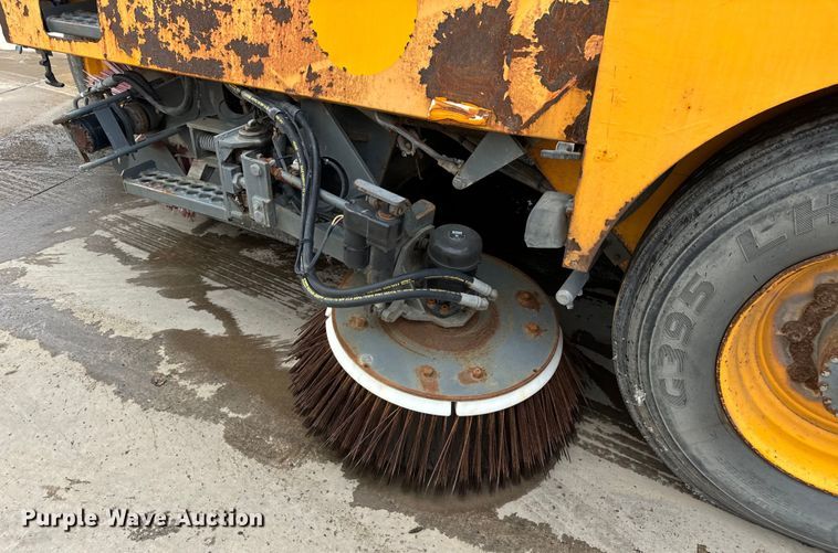 image for item DV5782 2000 Elgin  Pelican  street sweeper