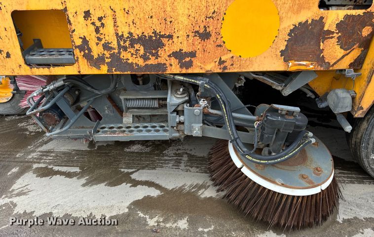 image for item DV5782 2000 Elgin  Pelican  street sweeper