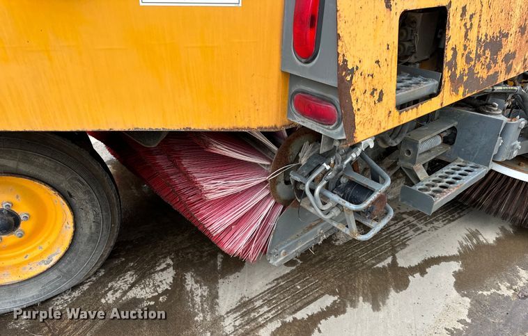 image for item DV5782 2000 Elgin  Pelican  street sweeper