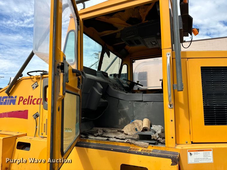 image for item DV5782 2000 Elgin  Pelican  street sweeper