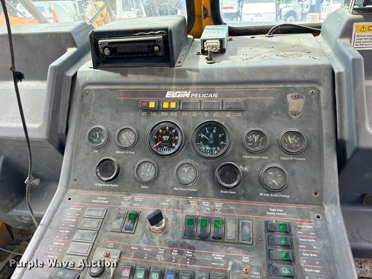 image for item DV5782 2000 Elgin  Pelican  street sweeper