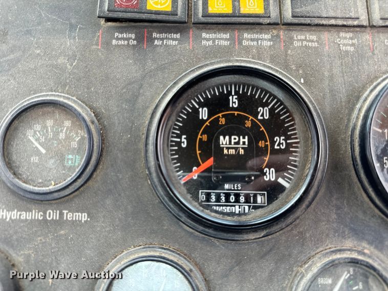 image for item DV5782 2000 Elgin  Pelican  street sweeper