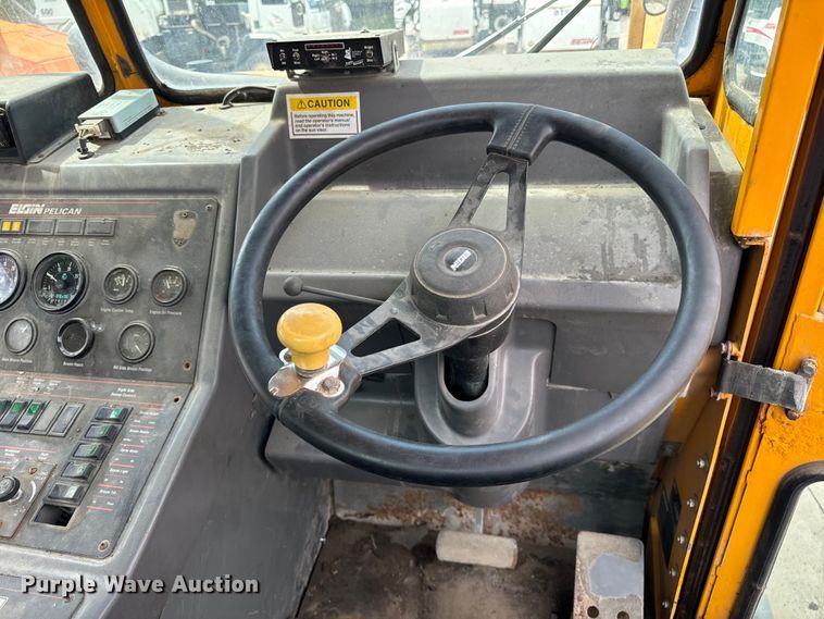 image for item DV5782 2000 Elgin  Pelican  street sweeper