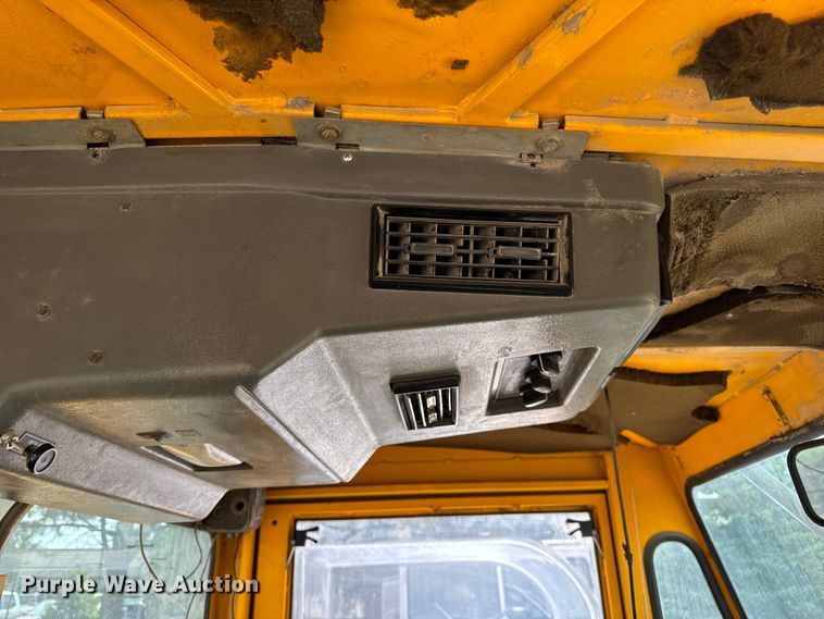 image for item DV5782 2000 Elgin  Pelican  street sweeper